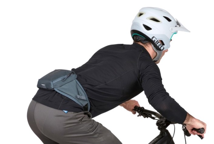 Сумка на пояс THULE 3204479 спортивная Rail, 0.5L, Dark Slate Сумка на пояс THULE 3204479 спортивная Rail, 0.5L, Dark Slate